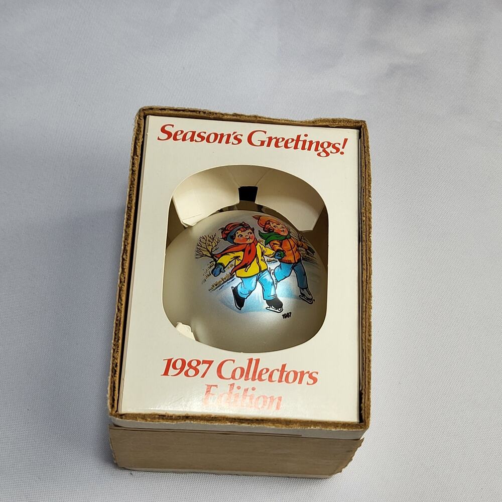 Campbell Kids Season’s Greetings 1987 Collectors Edition Frosted Glass Ornament - Picture 5 of 8